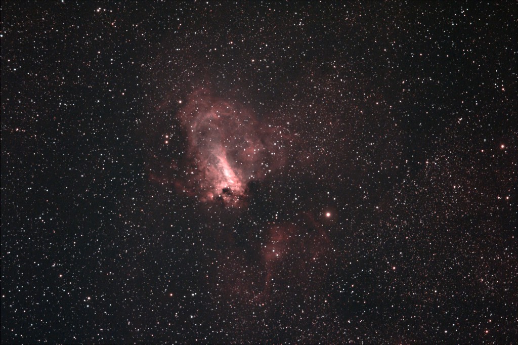 La Nebulosa Omega (nota anche come Nebulosa Cigno, Nebulosa Ferro di Cavallo, Nebulosa Aragosta o con le sigle di catalogo M17 e NGC 6618) è una nebulosa a emissione, situata nella costellazione del Sagittario. Ripresa effettuata dall’Osservatorio Astronomico Aurunco “M. Hack” di Sessa Aurunca (Ce), in gestione remota, il 28 luglio 2016, con un rifrattore apocromatico Sharpstar AL106II (f/6,5) con correttore di campo, filtro UHC Astronomik da 2”, camera Canon Eos 550D mod. Baader, con raffreddamento (delta termico – 8° C) su montatura GM2000QCI 10 micron. Somma di 9 riprese da 300 sec. + 3 dark da 300 sec. No autoguida. 